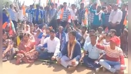 कवर्धा पंचायत चुनाव में धांधली का आरोप, कलेक्ट्रेट के सामने कांग्रेसी धरने पर, भूपेश बघेल बोले- ज्यादती कर रही BJP