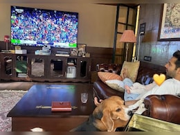 Varun Dhawan Had This Much Fun With Daughter Lara During India vs Pakistan Match Varun Dhawan Had This Much Fun With Daughter Lara During India vs Pakistan Match