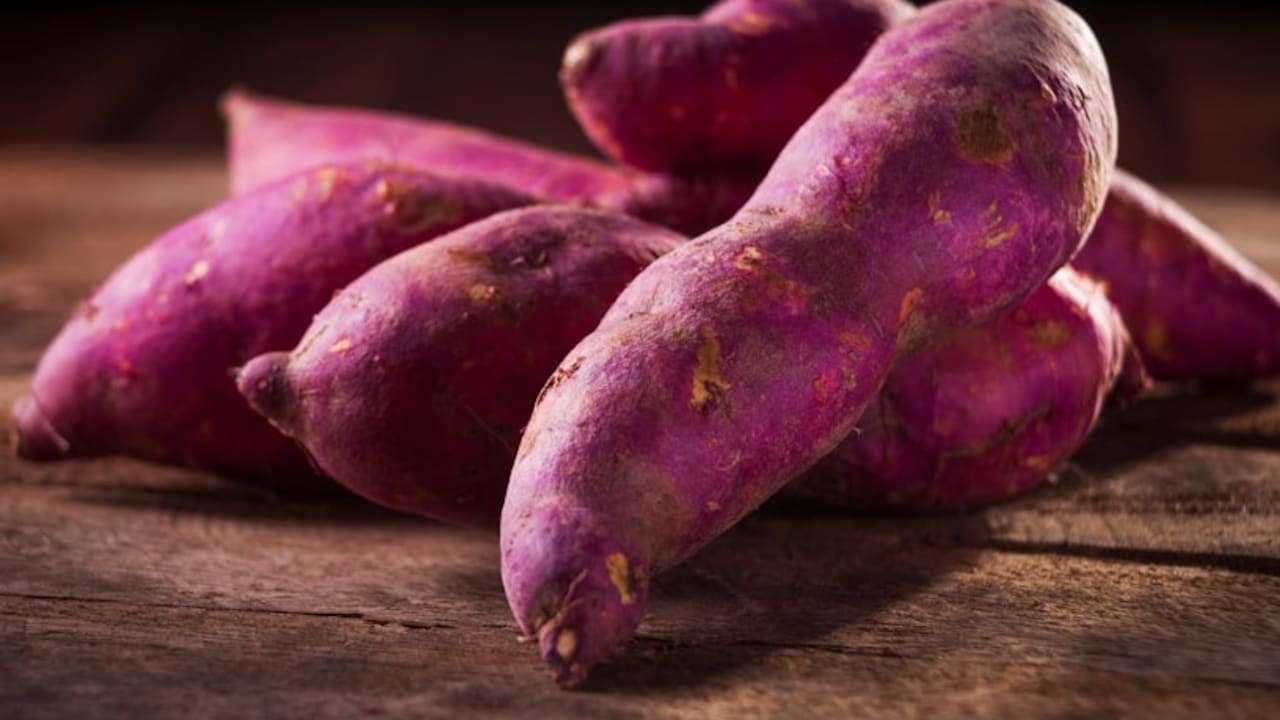 Struggling With PMOS? Nutritionist Suggests 4 Everyday Vegetables To Manage Hormonal Imbalance
