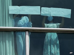 Indians Among 300 US Deportees Seen Crying For Help From Panama Hotel Window Indians Among 300 US Deportees Seen Crying For Help From Panama Hotel Window