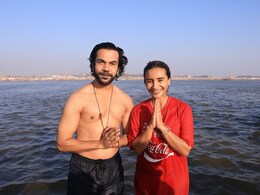 राजकुमार राव पत्नी के साथ पहुंचे महाकुंभ, त्रिवेणी संगम में लगाई आस्था की डुबकी