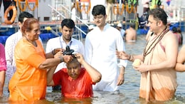 Maha Kumbh 2025: सिर पर शिवलिंग रख उपराष्ट्रपति जगदीप धनखड़ ने संगम में लगाई डूबकी, कहा- 'धन्य हुआ जीवन'