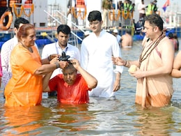 Maha Kumbh 2025: सिर पर शिवलिंग रख उपराष्ट्रपति जगदीप धनखड़ ने संगम में लगाई डूबकी, कहा- 'धन्य हुआ जीवन' Maha Kumbh 2025: सिर पर शिवलिंग रख उपराष्ट्रपति जगदीप धनखड़ ने संगम में लगाई डूबकी, कहा- 'धन्य हुआ जीवन'