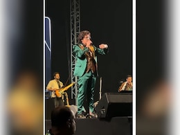 Sonu Nigam Loses Calm At Crowd During Kolkata Concert: "<i>Khade Hona Hai Toh Election Mein Khade Ho Jaao</i>" Sonu Nigam Loses Calm At Crowd During Kolkata Concert: "<i>Khade Hona Hai Toh Election Mein Khade Ho Jaao</i>"