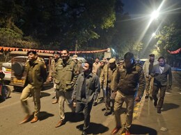 वोटिंग से पहले CM आतिशी के स्टाफ से मिला कैश, पूछताछ कर रही पुलिस वोटिंग से पहले CM आतिशी के स्टाफ से मिला कैश, पूछताछ कर रही पुलिस