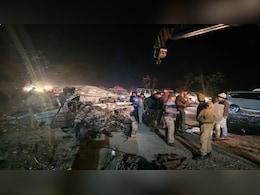 Road Accident : प्रयागराज मिर्जापुर हाईवे पर बस और बोलेरो के बीच भीषण टक्कर, 10 श्रद्धालुओं की मौत, 19 घायल Road Accident : प्रयागराज मिर्जापुर हाईवे पर बस और बोलेरो के बीच भीषण टक्कर, 10 श्रद्धालुओं की मौत, 19 घायल