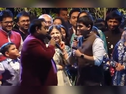शंकर महादेवन के साथ दूल्हे 'राजा' ने एक सांस में गाया डेढ़ मिनट का गाना, VIDEO ने मचाया तहलका शंकर महादेवन के साथ दूल्हे 'राजा' ने एक सांस में गाया डेढ़ मिनट का गाना, VIDEO ने मचाया तहलका