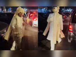 ट्रैफिक में फंसा दूल्हा, पैदल दौड़कर अपनी ही बारात का किया पीछा, वीडियो हुआ वायरल ट्रैफिक में फंसा दूल्हा, पैदल दौड़कर अपनी ही बारात का किया पीछा, वीडियो हुआ वायरल