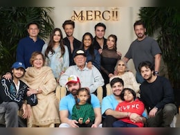 Blockbuster Pic Alert: Salman Khan Celebrates "Familitines Day" With Usual Suspects - "Khanenians, Agnihotrians And Sharmanians" Blockbuster Pic Alert: Salman Khan Celebrates "Familitines Day" With Usual Suspects - "Khanenians, Agnihotrians And Sharmanians"