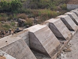 Shahdol News: भ्रष्टाचार की भेंट चढ़ा 38 लाख का स्टॉप डैम, किसानों के लिए सिंचाई बन कर रह गया सपना Shahdol News: भ्रष्टाचार की भेंट चढ़ा 38 लाख का स्टॉप डैम, किसानों के लिए सिंचाई बन कर रह गया सपना