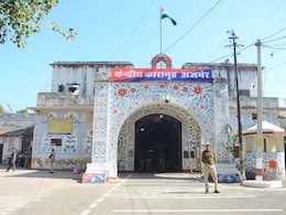 राज्य मानवाधिकार आयोग का मानवाधिकार उल्लंघन पर बड़ा फैसला, अजमेर सेंट्रल जेल के पूर्व जेलर समेत 7 पर होगी कार्रवाई राज्य मानवाधिकार आयोग का मानवाधिकार उल्लंघन पर बड़ा फैसला, अजमेर सेंट्रल जेल के पूर्व जेलर समेत 7 पर होगी कार्रवाई