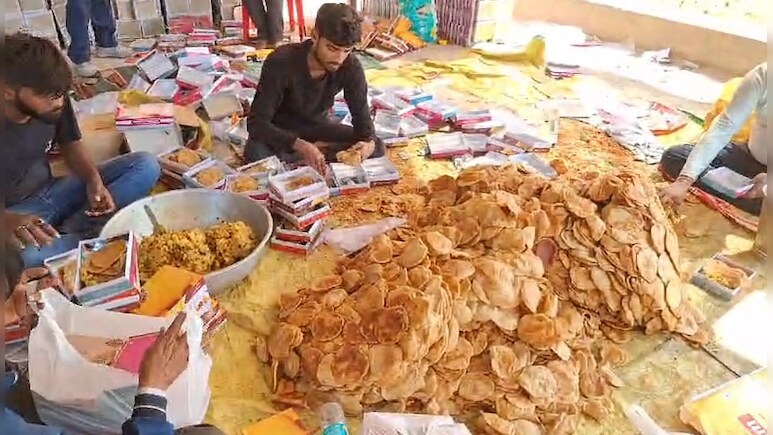 'साहब खाने से बदबू आ रही है', SDM झल्लाते हुए बोले- अपनी नाक चेक करवाओ; सामूहिक विवाह कार्यक्रम में परेशान हुए मेहमान