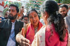 Delhi Chief Minister Alleges AAP Left "Empty Public Exchequer", Assures Aid To Women Delhi Chief Minister Alleges AAP Left "Empty Public Exchequer", Assures Aid To Women