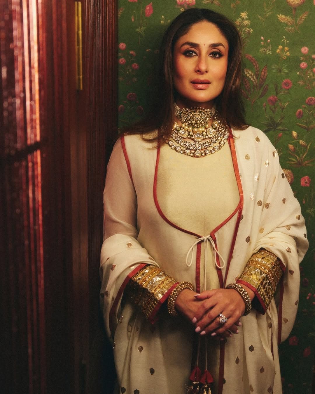 kareena kapoor golden dress Kareena Kapoor redefining ethnic elegance with this beautiful look # KareenaKapoor #KareenaKapoorKhan #EthnicWear #TraditionalLook #FashionInspo