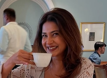 Jennifer Winget's High Tea With Indian Snacks Is A Food Lover's Dream - See Pics Jennifer Winget's High Tea With Indian Snacks Is A Food Lover's Dream - See Pics