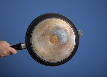 5 Easy Hacks To Clean Burnt Pans And Make Them Shine Again Without Scrubbing 5 Easy Hacks To Clean Burnt Pans And Make Them Shine Again Without Scrubbing