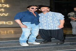 Aamir Khan And Shah Rukh Khan Share A Hug At <i>Loveyapa</i> Screening Aamir Khan And Shah Rukh Khan Share A Hug At <i>Loveyapa</i> Screening