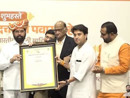 Eknath Shinde : 'शरद पवारांनी मला कधी गुगली टाकला नाही', दिल्लीतील कार्यक्रमात शिंदेंचा सिक्सर Eknath Shinde : 'शरद पवारांनी मला कधी गुगली टाकला नाही', दिल्लीतील कार्यक्रमात शिंदेंचा सिक्सर