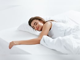 खाने के तुरंत बाद बेड पर लेटकर इन बीमारियों को न्यौता दे रहे हैं आप ! खाने के तुरंत बाद बेड पर लेटकर इन बीमारियों को न्यौता दे रहे हैं आप !