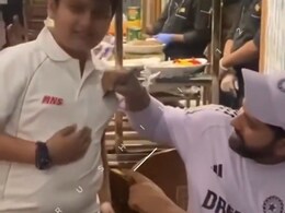 Watch: "Don't You Do Fast Bowling?" Boy Turns Up At Rohit Sharma, Rishabh Pant's Table For Autograph. Then... Watch: "Don't You Do Fast Bowling?" Boy Turns Up At Rohit Sharma, Rishabh Pant's Table For Autograph. Then...