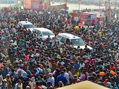 महाकुंभ के साथ ही यूपी के प्रमुख मंदिरों में दर्शन के लिए उमड़े श्रद्धालु, वीकेंड पर जगह-जगह रहा ट्रैफिक जाम