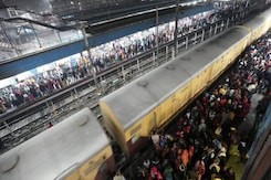 Delhi Stampede | 2 Hours, 4 Trains, Mega Crowd: Sources On What Caused Delhi Stampede Delhi Stampede | 2 Hours, 4 Trains, Mega Crowd: Sources On What Caused Delhi Stampede