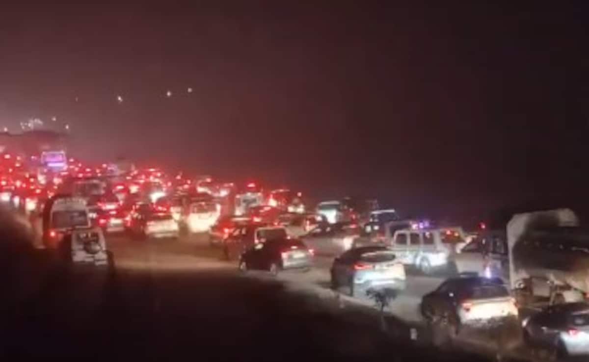 मध्य प्रदेश से प्रयागराज के रास्ते में लगा जाम 