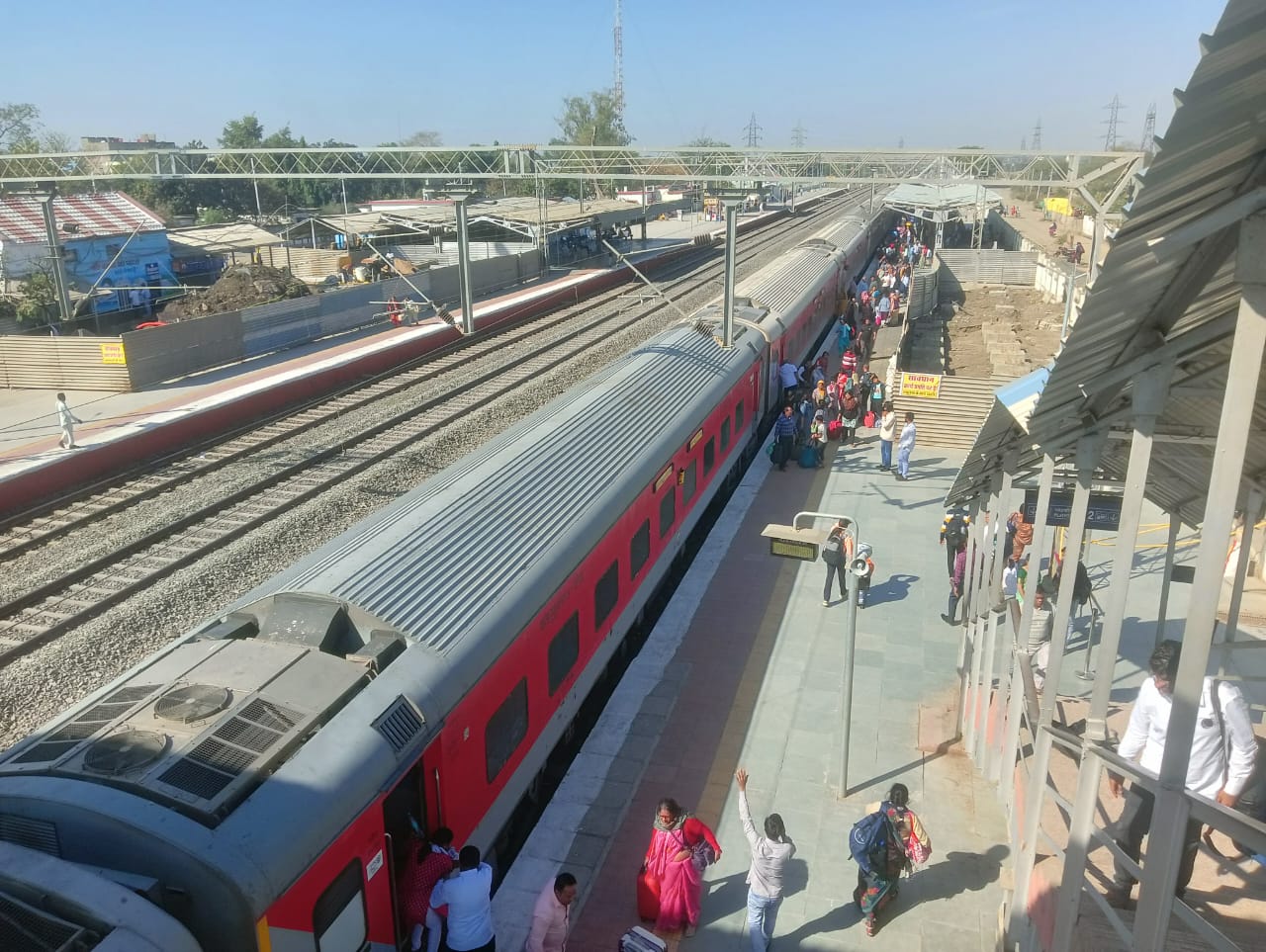 हैदराबाद: यौन उत्पीड़न से बचने के लिए महिला ने चलती ट्रेन से लगाई छलांग, जानें फिर क्या हुआ