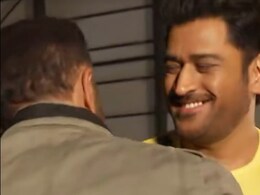 जाट एक्टर सनी देओल शूटिंग छोड़ धोनी के साथ देख रहे मैच, पीली जर्सी में दिखे माही