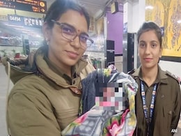 Woman Delivers Baby On Train At Delhi Station, Railway Cops Assist Her Woman Delivers Baby On Train At Delhi Station, Railway Cops Assist Her