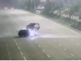 BMW और फॉर्च्यूनर से हैदराबाद की सड़कों पर खतरनाक स्टंट करते दिखे 2 छात्र, पुलिस ने किया गिरफ्तार, देखिए VIDEO BMW और फॉर्च्यूनर से हैदराबाद की सड़कों पर खतरनाक स्टंट करते दिखे 2 छात्र, पुलिस ने किया गिरफ्तार, देखिए VIDEO