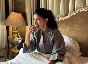 Nimrat Kaur Spent Her Sunday Morning Having Breakfast In Bed - See Pics Nimrat Kaur Spent Her Sunday Morning Having Breakfast In Bed - See Pics