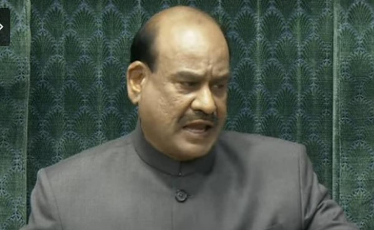 (बजट भाषण के दौरान अखिलेश पर भड़के लोकसभा अध्यक्ष)