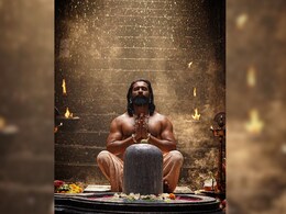 <i>Chhaava</i>: Vicky Kaushal's Film Receives Massive Love As Fans Pour Milk Over Posters And Perform <i>Aarti</i>