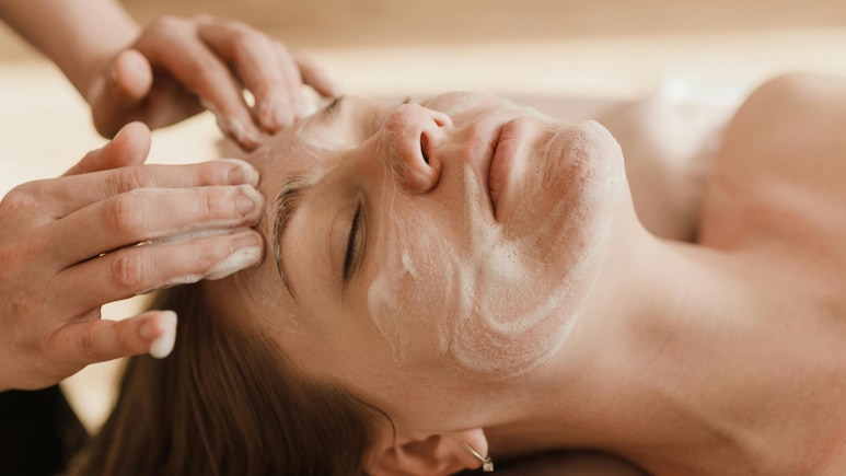 हॉलीवुड एक्ट्रेस की तरह शाइन करने लगेगी आपकी Skin, अगर घर ले आए Este Lauders के ये Skincare प्रोडक्ट हॉलीवुड एक्ट्रेस की तरह शाइन करने लगेगी आपकी Skin, अगर घर ले आए Este Lauders के ये Skincare प्रोडक्ट