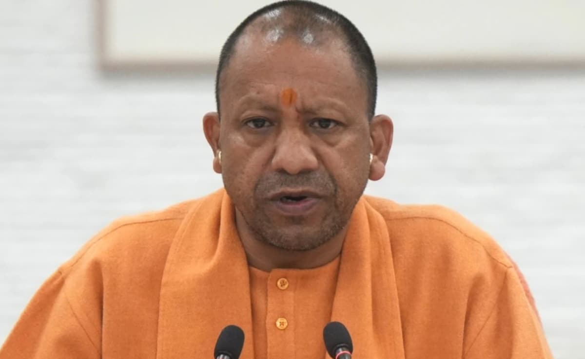 (प्रयागराज में ट्रैफिक व्यवस्था पर सीएम योगी की सख्ती)