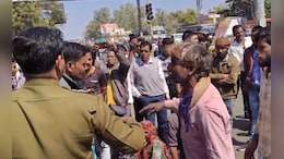 सिरफिरा आशिक करता रहा गंदा काम... परेशान नाबालिग युवती ने कर ली खुदकुशी, परिजनों ने किया चक्का जाम