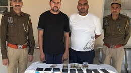 Jaipur: मकान में चल रहा था ऑनलाइन गेम्स पर सट्टा, लग्जरी कार से लेकर विदेशी करेंसी-मोबाइल समेत UAE रेजिडेंट कार्ड बरामद