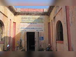 इंदौर के खस्ताहाल सरकारी स्कूल हादसों को दे रहे दावत, 10 करोड़ के बजट से भी कोई सुधार नहीं इंदौर के खस्ताहाल सरकारी स्कूल हादसों को दे रहे दावत, 10 करोड़ के बजट से भी कोई सुधार नहीं