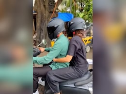 जब स्कूटी लेकर मुंबई की सड़कों पर निकले थे विराट-अनुष्का, पहचान भी नहीं पाए थे फैंस, कपल ने छानी थी एक-एक गली जब स्कूटी लेकर मुंबई की सड़कों पर निकले थे विराट-अनुष्का, पहचान भी नहीं पाए थे फैंस, कपल ने छानी थी एक-एक गली