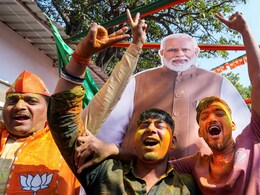 लखनऊ : दिल्ली और मिल्कीपुर में प्रचंड जीत पर बीजेपी ने मनाया जोरदार जश्न