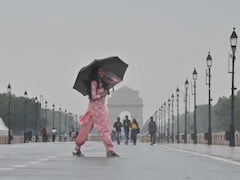 कोहरा गया, बारिश आई... दिल्ली में बदला मौसम का मिजाज, कई इलाकों में चल रहीं तेज हवाएं, तापमान में गिरावट