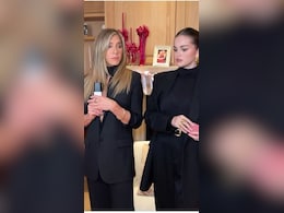 Selena Gomez And Jennifer Aniston Recreate Iconic <i>F.R.I.E.N.D.S</i> Scene. We Can't Even...