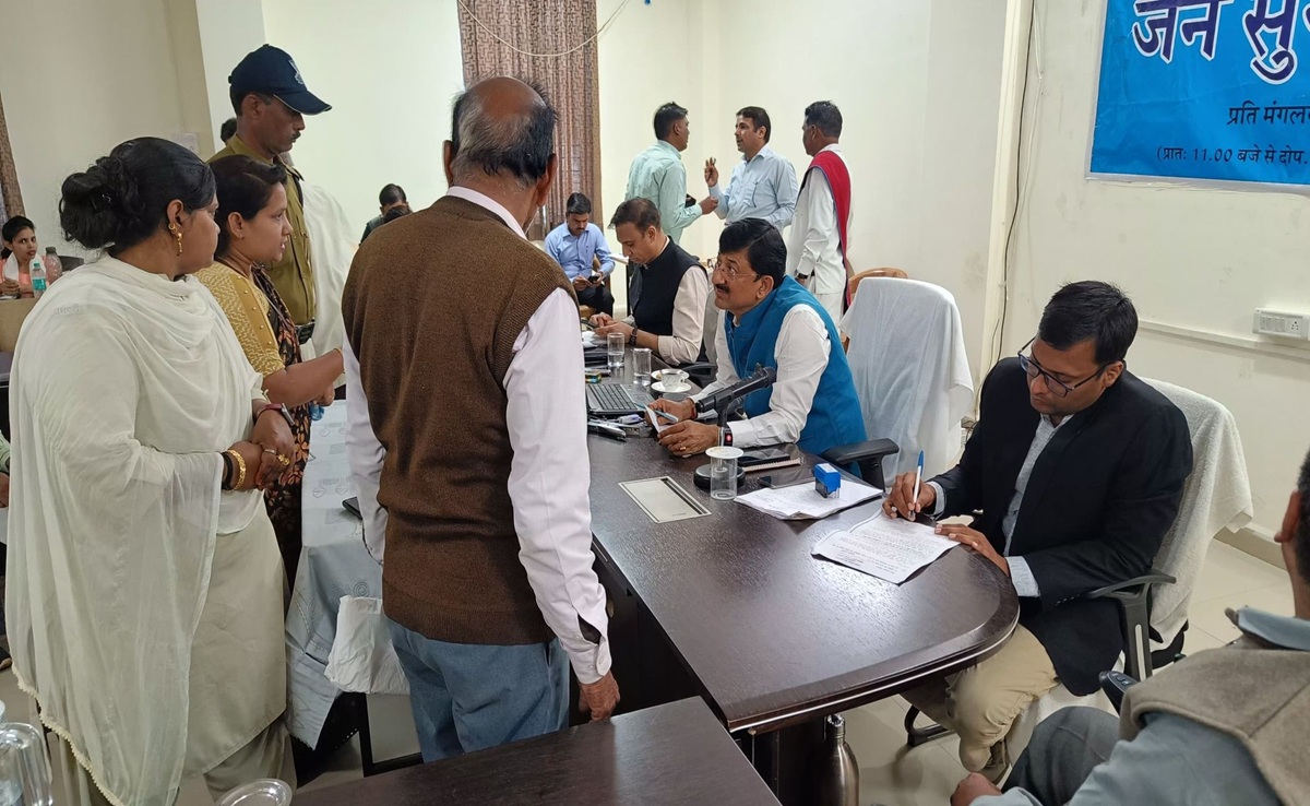 जनसुनवाई में जहर Ban! कलेक्टर ने क्यों जहरीले पदार्थ लाने पर लगाया प्रतिबंध? जानिए यहां