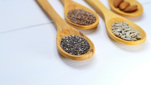 To incorporate seed cycling into your daily routine, add ground seeds to smoothies, yoghurt, salads, etc.