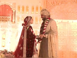 In Pics: Jeet Adani, Diva Jaimin Shah's <i> Jaimala </i> Ceremony In Pics: Jeet Adani, Diva Jaimin Shah's <i> Jaimala </i> Ceremony