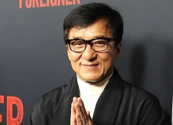 Watch: Jackie Chan Celebrates National Pizza Day By Handing Out Pizza To Fans Watch: Jackie Chan Celebrates National Pizza Day By Handing Out Pizza To Fans