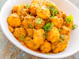 Love Dum Aloo? This Bengali-Style Recipe Will Be Your New Favourite