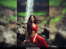 Malavika Mohanan Turns <i>Desi</i> Girl In Red <i>Lehenga Choli</i> And Gold Body Chain Malavika Mohanan Turns <i>Desi</i> Girl In Red <i>Lehenga Choli</i> And Gold Body Chain