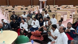निलंबन के खिलाफ विधानसभा के अंदर कांग्रेस विधायकों ने रात में भी डाला डेरा,  राज्यव्यापी प्रदर्शन का किया ऐलान